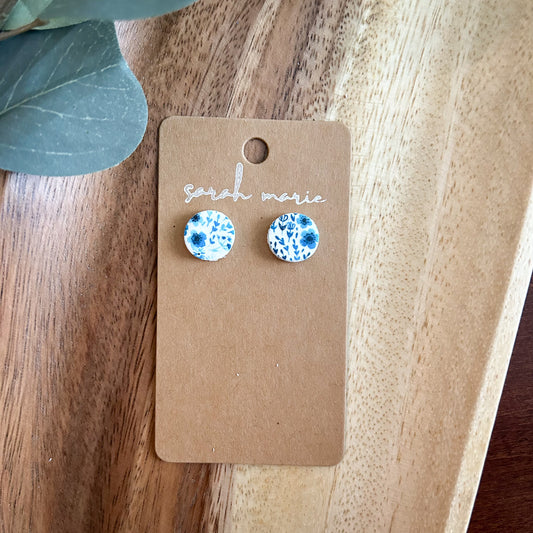 Blue and white floral stud