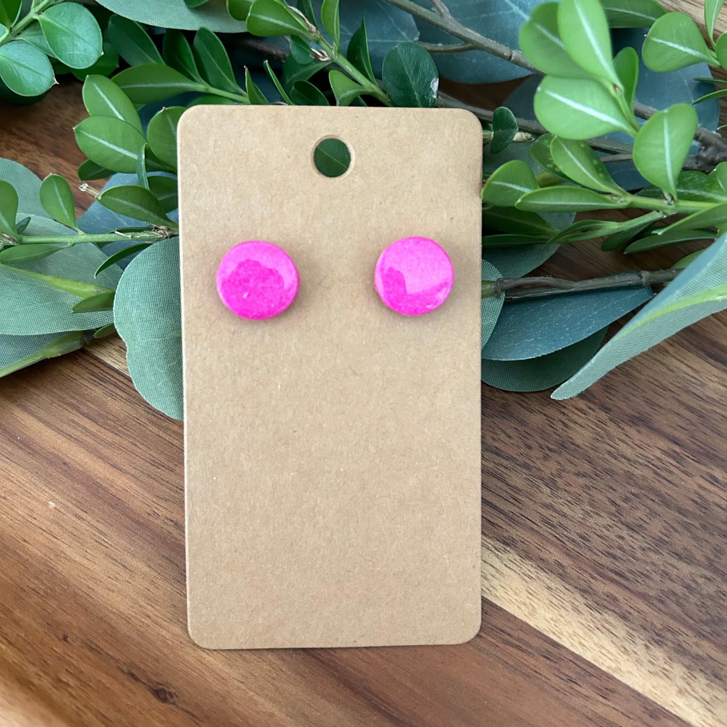 Sweet pea’s - bright pink studs
