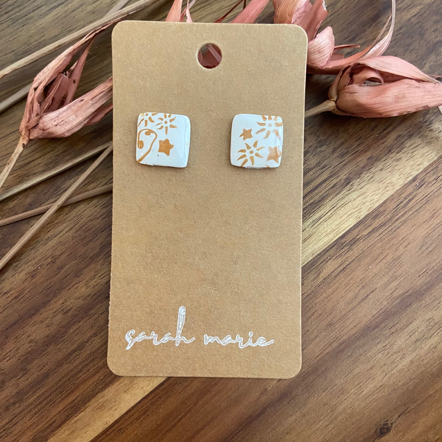 Fatima Collection - white and gold stud earrings 2