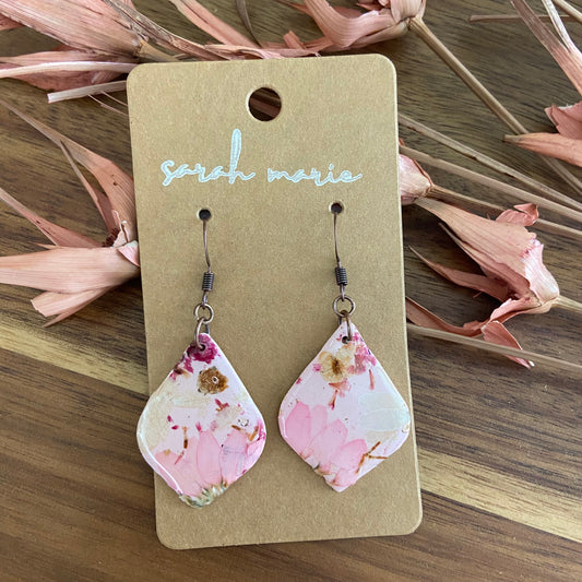 Pressed flower dangle earrings - pink 5
